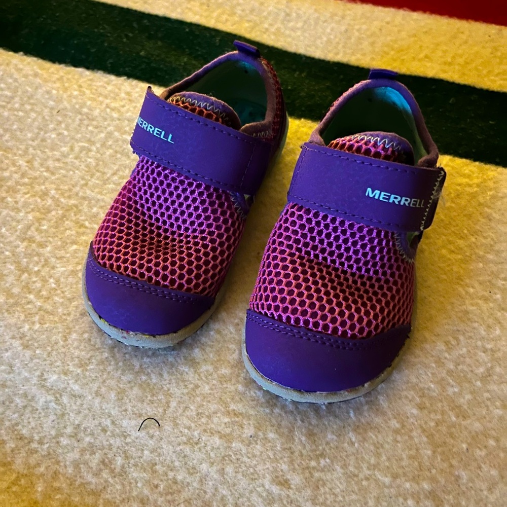 Merrell water/hiking shoes
Toddler 7W